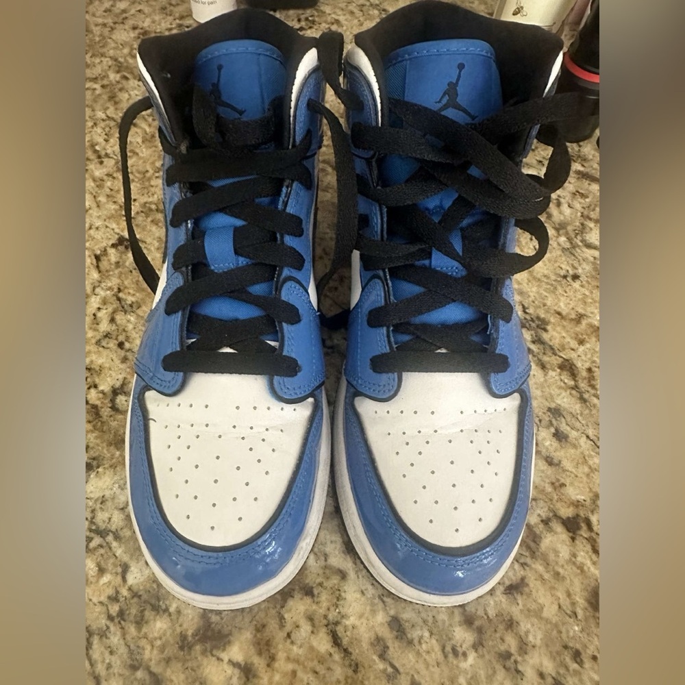 Nike Air Jordan 1 Mid SE Signal Blue boys size 6